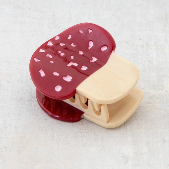 Mushroom Hair Claw, NWT, For Bundles Only - Picture 1 of 2